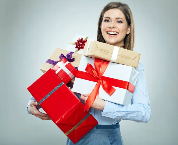 Donna Affari Sorridente Abiti Lavoro Possesso Mucchio Scatole Regalo — Foto Stock