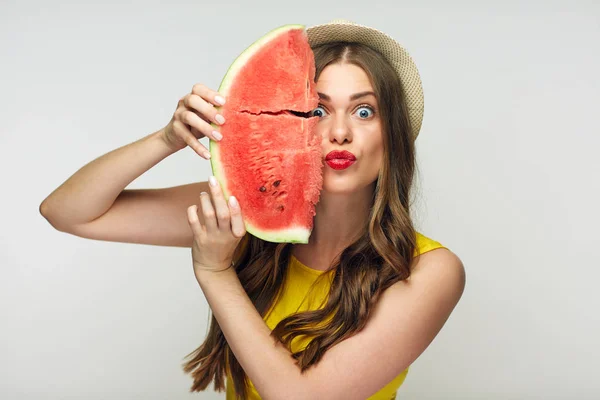 Sonriente Mujer Con Labios Rojos Sosteniendo Gran Rebanada Sandía — Foto de Stock