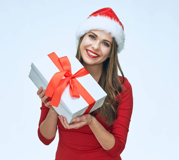 Leende Santa flicka håller presentbox. — Stockfoto