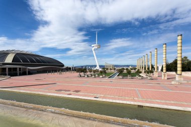 Montjuc dağın üzerinde Kule Olimpiyat kompleksi ve bir televizyon