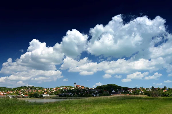 Пейзаж Тихани на озере Балатон, Венгрия — стоковое фото