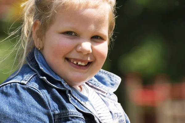 Happy little girl portrait — Stock Photo, Image
