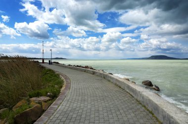 Fırtınalı hava at Lake Balaton, Macaristan 