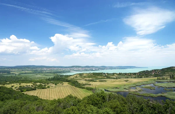 Vista para o Lago Balaton da península de Tihany — Fotografia de Stock