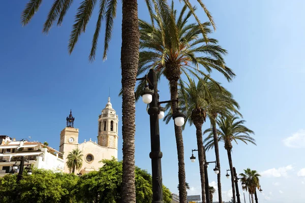 Stadsbilden i Sitges på Medelhavet, Spanien — Stockfoto