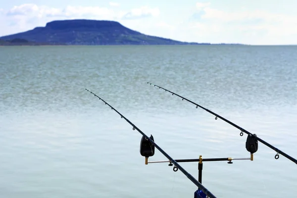 匈牙利巴拉顿湖湖钓鱼竿 — 图库照片