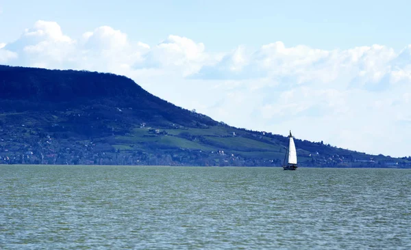 Ιστιοφόρο Πλοίο Στη Λίμνη Μπάλατον Ουγγαρία — Φωτογραφία Αρχείου