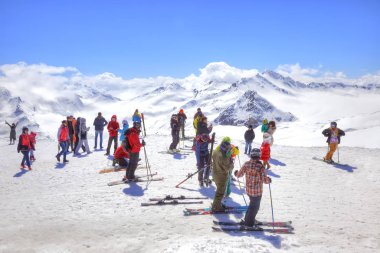 Elbrus. Kayakçı dağ yamacında