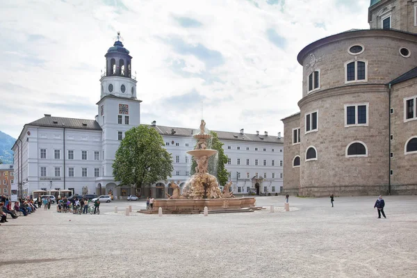 Salzburg. Krajobraz miasta. Placu Residenzplatz — Zdjęcie stockowe