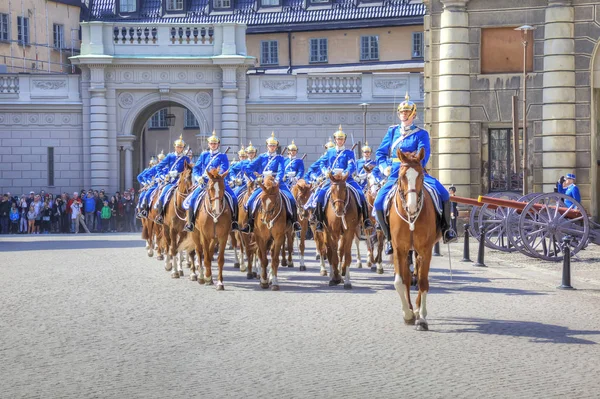 Cambio de guardia cerca del palacio real. Suecia. Estocolmo —  Fotos de Stock