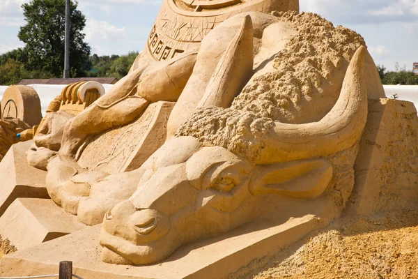 The exhibition of sand sculptures. Sculpture History about Minot — Stock Photo, Image