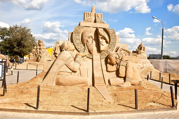 The exhibition of sand sculptures. Sculpture Sword and the Cross — Stock Photo, Image