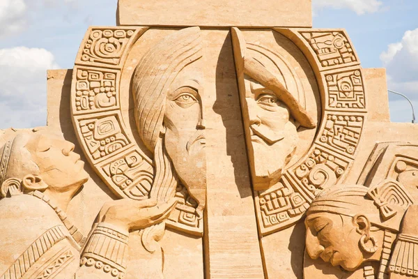 The exhibition of sand sculptures. Sculpture Sword and the Cross — Stock Photo, Image