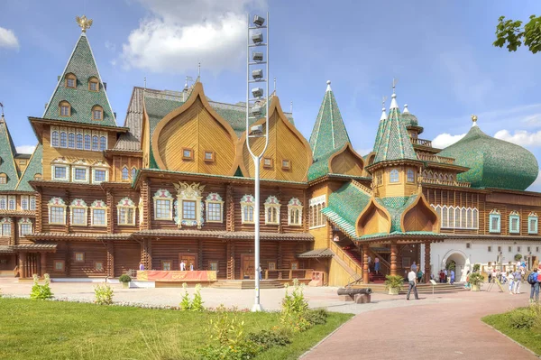 Дворец царя Алексея Михайловича Романова в Коломенском — стоковое фото