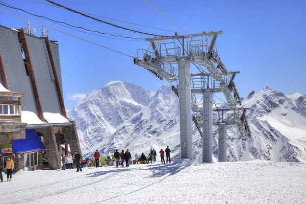 Elbrus. Seilbahn auf der ersten Ebene — Stockfoto