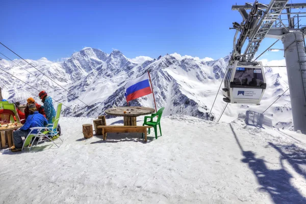 Elbrus. Petit café au premier niveau sur ascenseur aérien — Photo