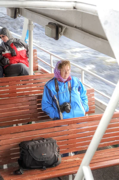 Fotograf auf einem Boot — Stockfoto