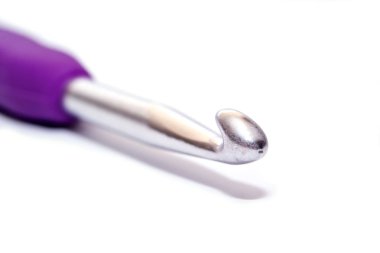 Beyaz üzerine eski spor ayakkabı 