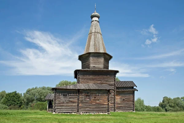 Nowogród. Muzeum architektury drewnianej Vitoslavlitsy — Zdjęcie stockowe