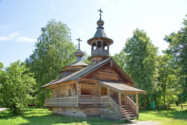 Nowogród. Muzeum architektury drewnianej Vitoslavlitsy — Zdjęcie stockowe