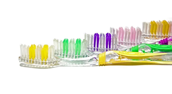 Cepillos de dientes en blanco — Foto de Stock