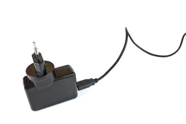 Beyaz arka plan üzerinde şarj cihaz