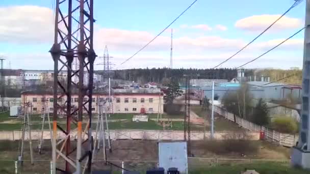 Une zone industrielle est dans la banlieue de la ville Zelenograd — Video