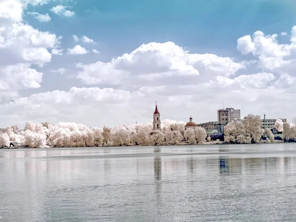 Bílé jezero. Infračervené fotografie — Stock fotografie