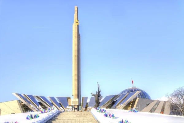 Minsk. Kijk op de Wit-Russische groot Patriotic oorlogsmuseum en obe — Stockfoto