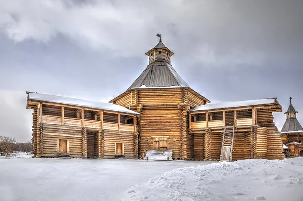 Położonych Mokhovaya (mech) Wieża Sumskoy Fort. Opady śniegu — Zdjęcie stockowe