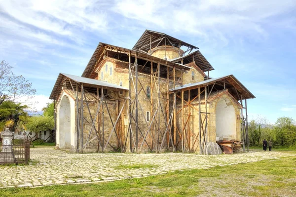 Abhazie. Un temple de la Dormition de la Très Sainte Vierge est dans un mal — Photo