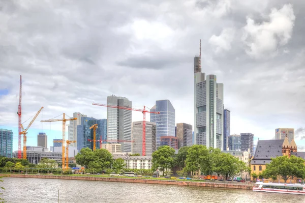 City landscape. Frankfurt am Main. Embankment and bridge — Stock Photo, Image