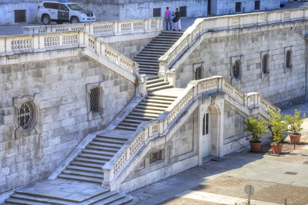 Madrid. Escaleras del Palacio Real desde el Parque Sabatini —  Fotos de Stock
