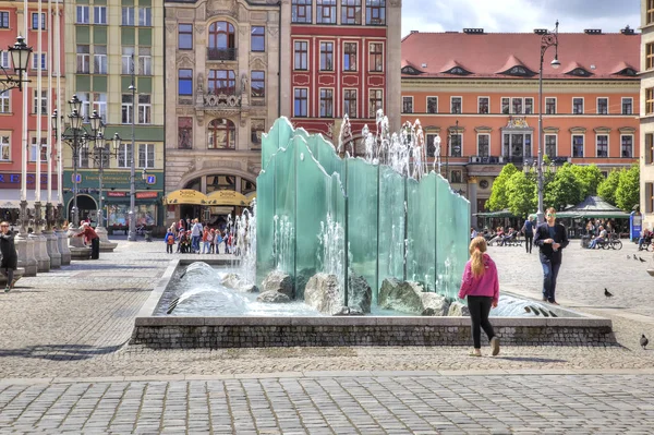 Wroclaw. Beautiful fountain in the Market Square — Stock Photo, Image