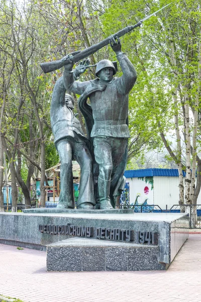 Feodosia 。 1941年的费奥多西亚登陆党纪念碑 — 图库照片