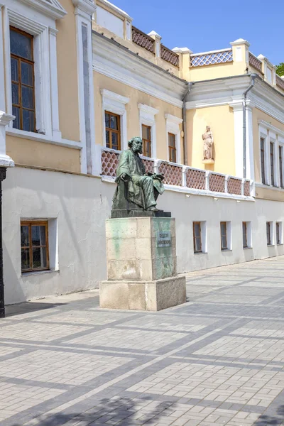 Пам'ятник художнику Айвазовському ІК Феодосійське місто — стокове фото