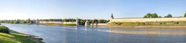 Velikaya Nehri Pskov. Pskov Krom (Kremlin). İyi akşamlar. Panoram