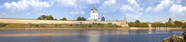 Velikaya Nehri Pskov. Pskov Krom (Kremlin). İyi akşamlar. Panoram