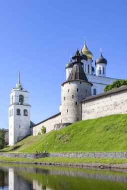 Pskov Krom (Kremlin). Pskova Nehri