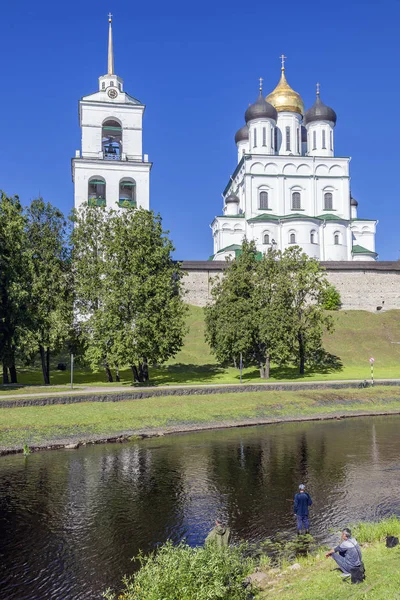 Pskov Krom (Kreml). Floden Pskova — Stockfoto
