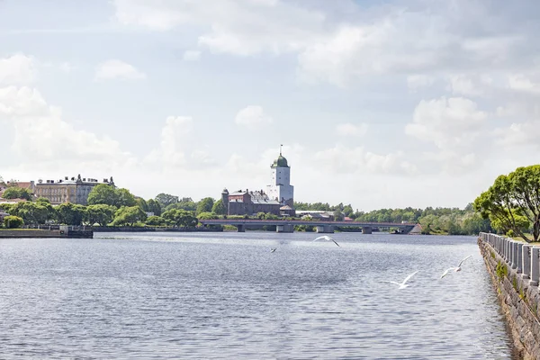 La città di Vyborg. Bolshoy Kovsh (Salakkalahti) argine — Foto Stock