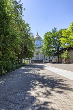 Kutsal Dormition Pskovo-Pechersky Manastırı (Pskov-Mağara Manastırı). Başmelek Michael 'ın Katedrali