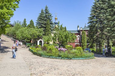 Kutsal Dormition Pskovo-Pechersky Manastırı (Pskov-Mağara Manastırı). Tapınak kompleksi