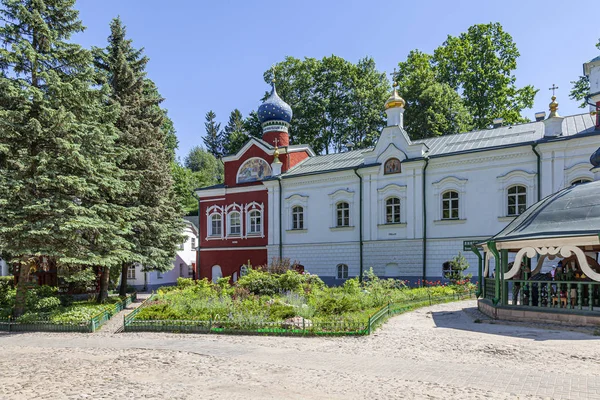 Santa Dormição Mosteiro Pskovo Pechersky Mosteiro Das Cavernas Pskov Templo — Fotografia de Stock