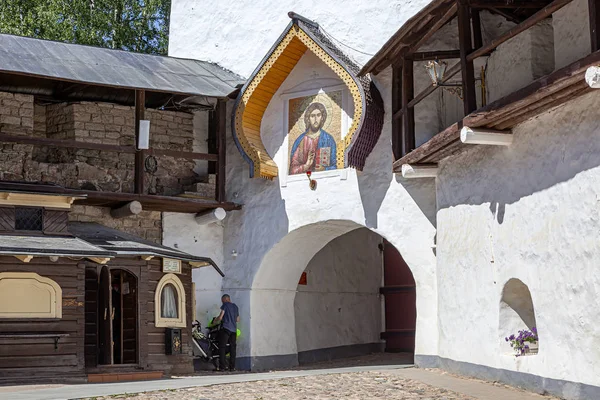 Holy Gates Santa Dormición Pskovo Pechersky Monasterio Pskov Cuevas Monasterio —  Fotos de Stock