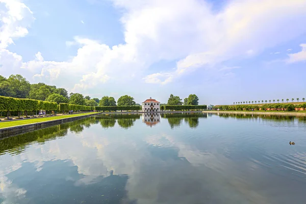 Peterhof. Palacio de Marly —  Fotos de Stock