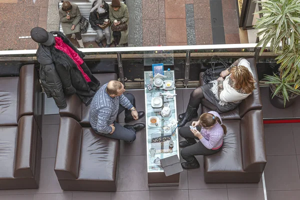 Menschen in einem Café — Stockfoto