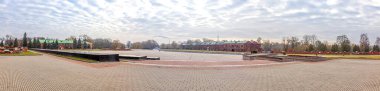 Brest, Belarus Cumhuriyeti - Mart 10.2020: Brest Kalesi Anıt Kompleksi 'nde kare. Panorama
