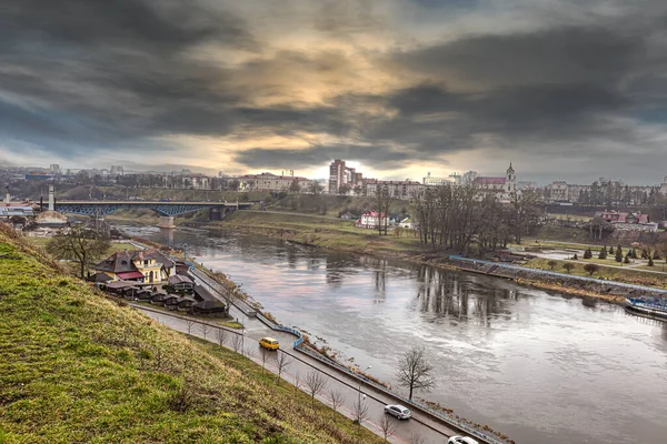 ベラルーシ共和国 ネマン川とグロドノの街の眺め — ストック写真