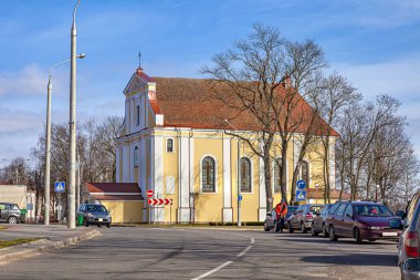 Katolik kilisesi. Lida şehrindeki Kutsal Haç 'ın Yücelişi Kilisesi. Beyaz Rusya Cumhuriyeti